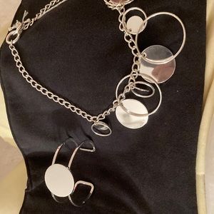 MAKE AN OFFER Silver metal Necklace & bracelet set. Looks like Silpada